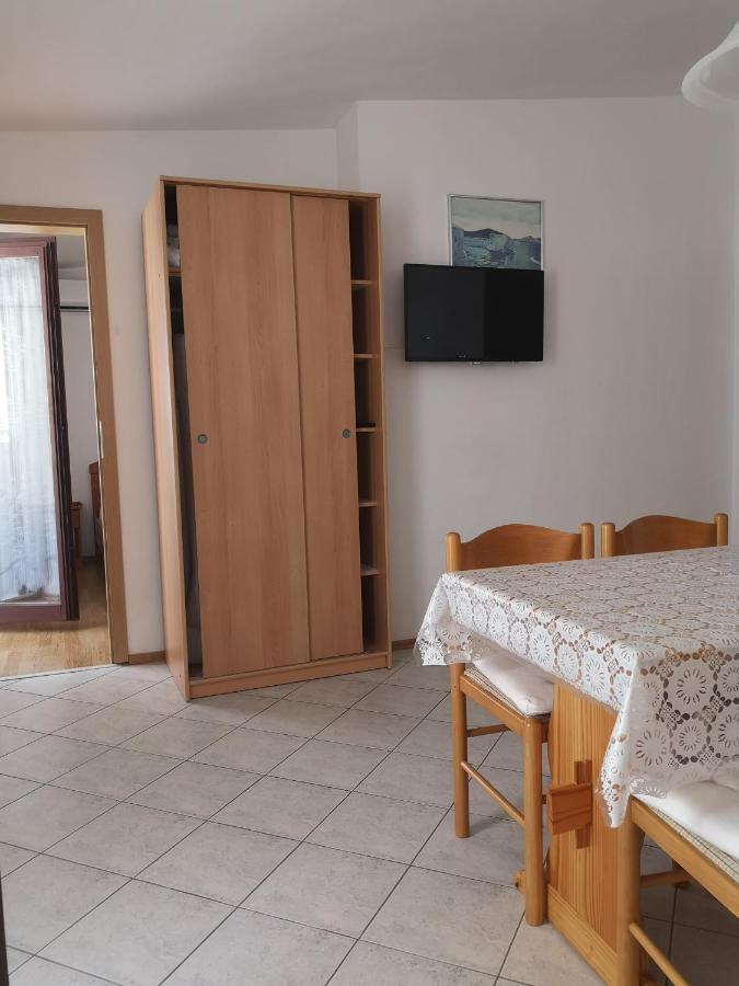 Apartments Galic Omis Exterior photo