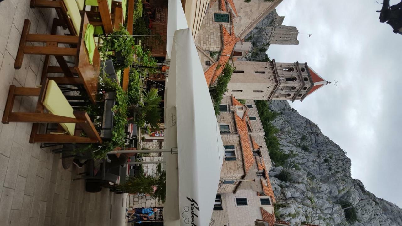 Apartments Galic Omis Exterior photo