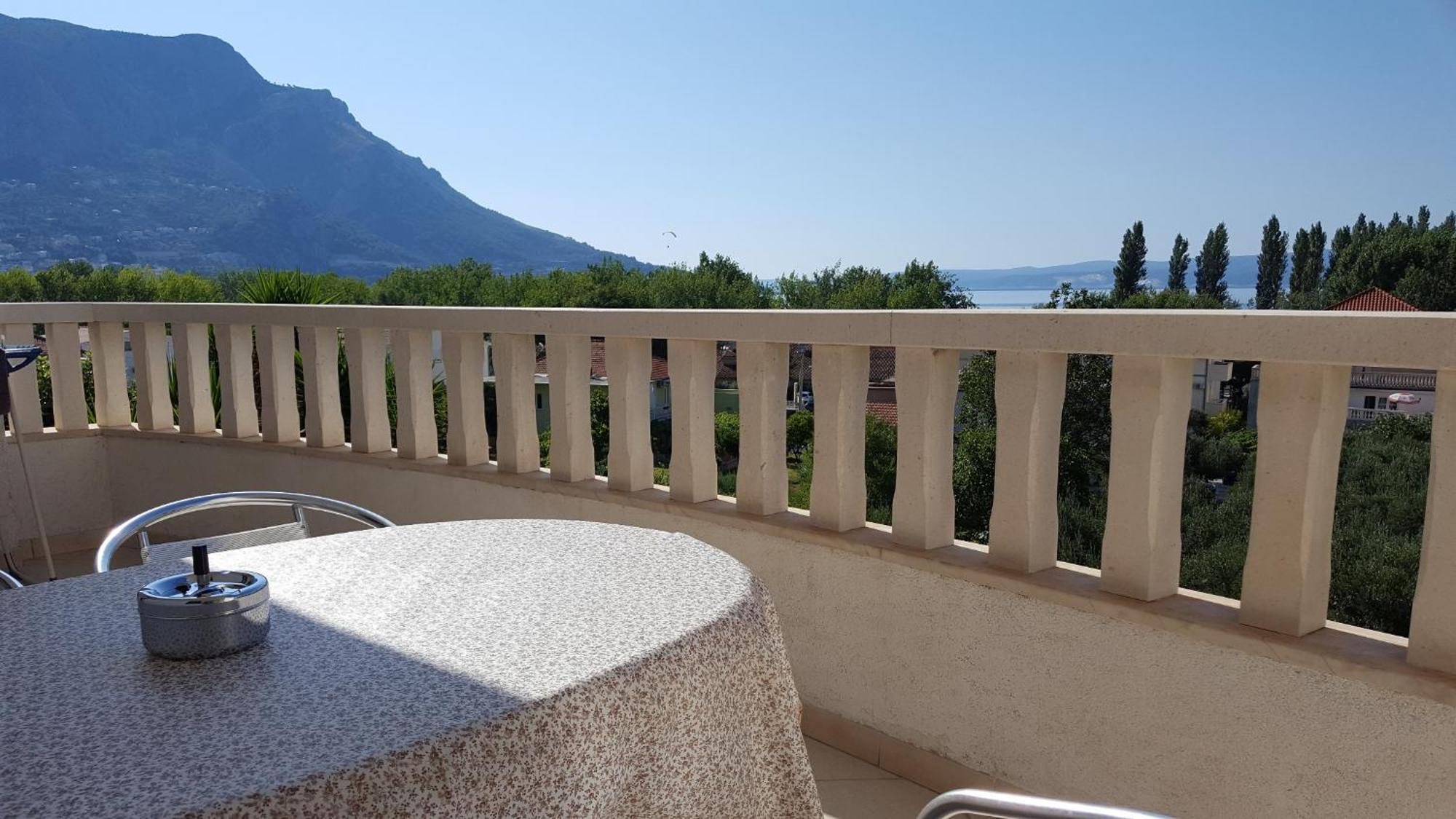 Apartments Galic Omis Exterior photo