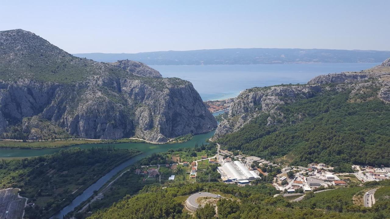 Apartments Galic Omis Exterior photo